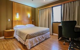 1707 Flat com duas suites com serviço de Hotel no Itaim Bibi!
